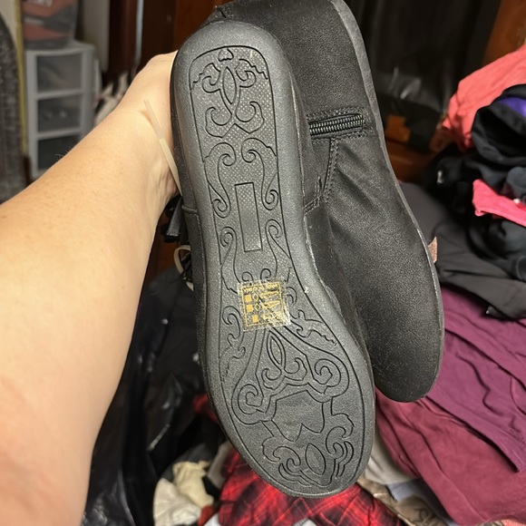 Brand new black boots with fringe - Picture 4 of 5